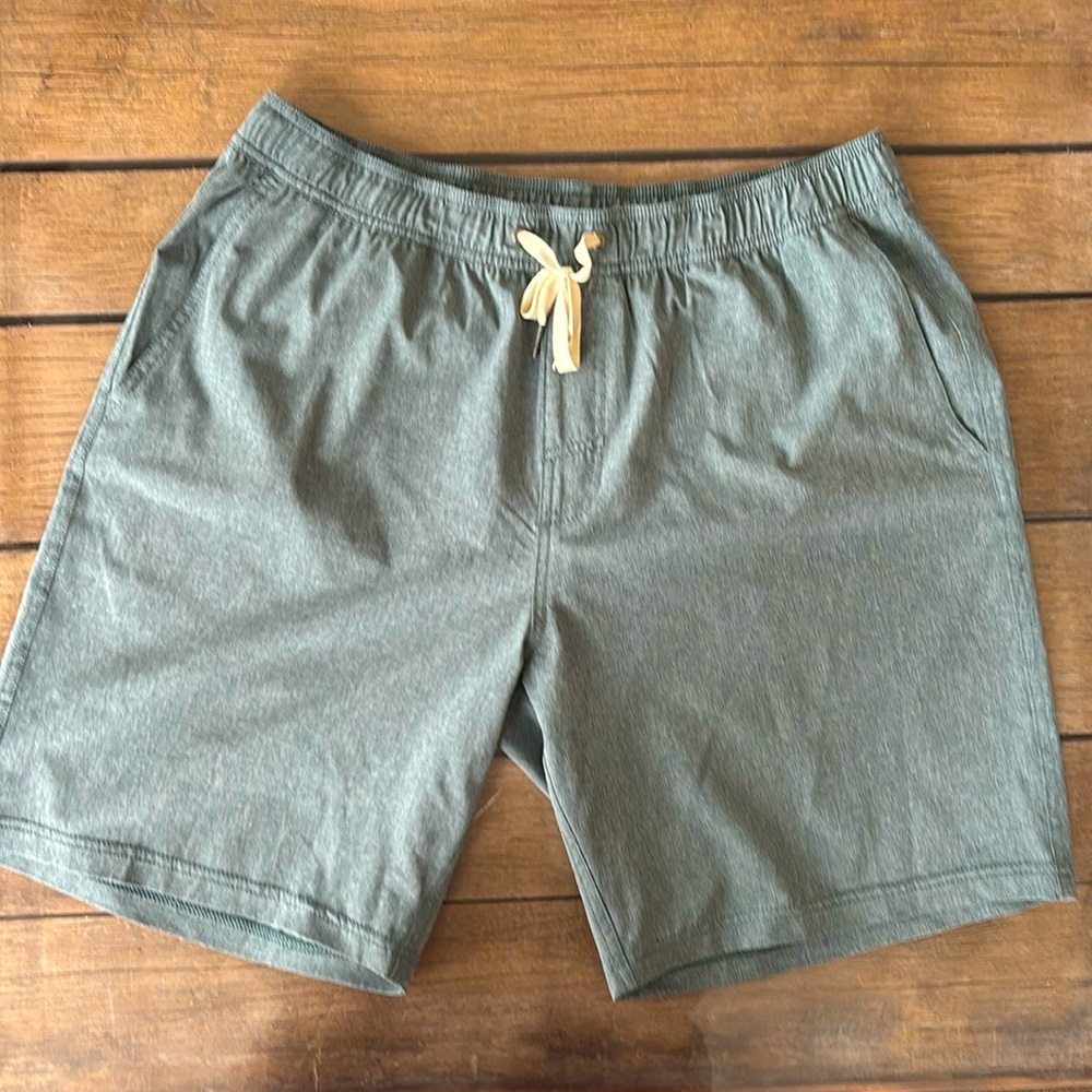 Fair Harbor Men’s Large Green Unlined One Short